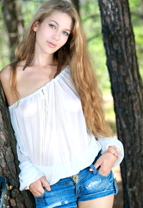 Genevieve Gandi in Foraoise for Met-Art by Matiss - 2 of 16