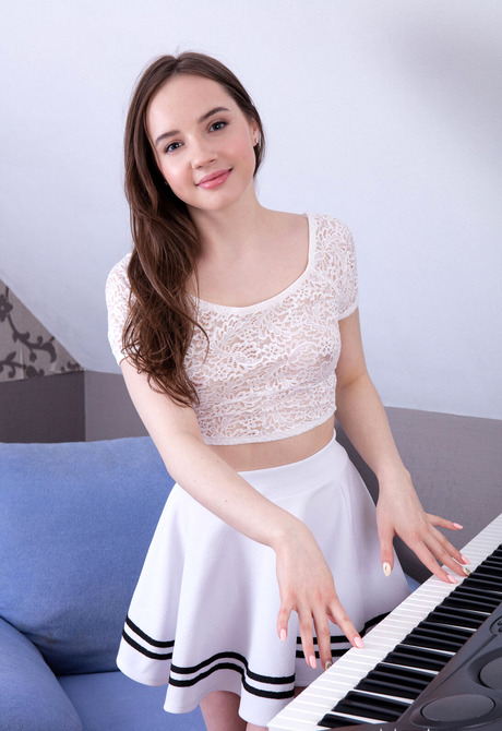 Sabrina Young in Right Tune for Met-Art by Koenart - 3 of 16