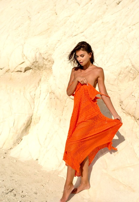 Laura Giraudi in Cliffside for Met-Art - 2 of 16