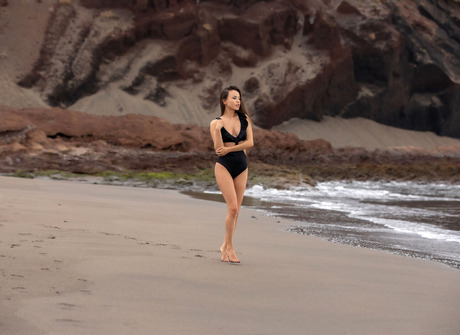 Li Moon in Sunset Sand for Met-Art by David Menich - 3 of 16