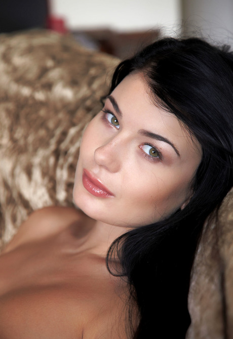 Lucy Li in Cinalle for Met-Art by Erro - 2 of 16