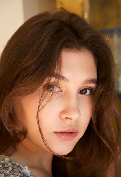 Glamorous Ellie Luna wears high heels while teasing with big tits - 5 of 12