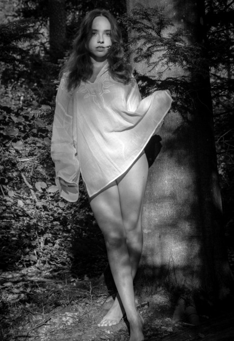 Rinna Ly flaunts seductive figure outdoors with her perky tits revealed after stripping