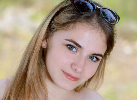 Glamorous babe Dakota Pink reveals big tits during stripping session outdoors