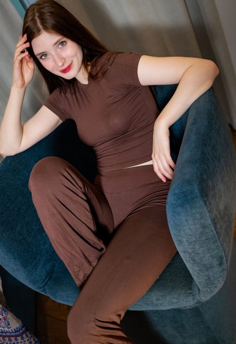 Marion Summers in Shiny Lips for Met-Art - 1 of 16