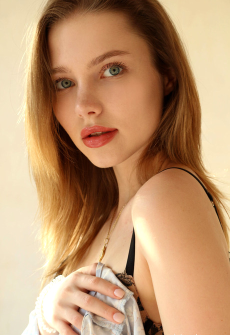 Scarlet in Rave for Met-Art by Natasha Schon - 2 of 16