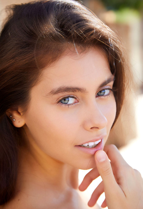 Gorgeous erotic model Foxy Alissa undressing and teasing outdoors in heels - 14 of 16