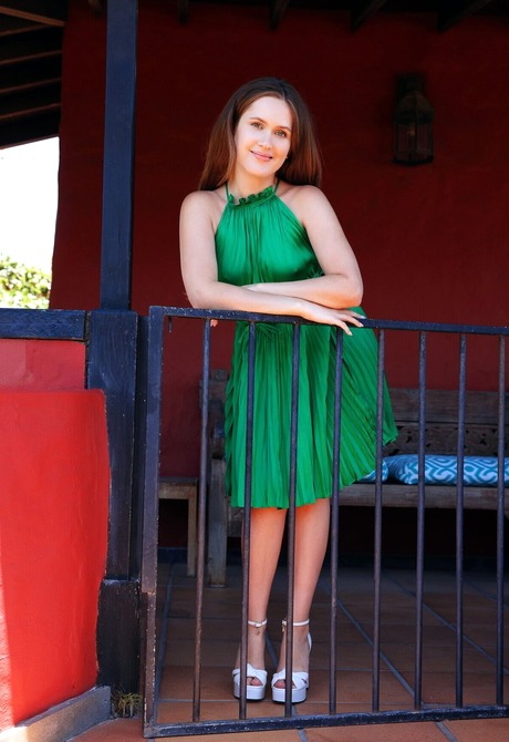 Una in Emerald Envy for Met-Art - 1 of 16