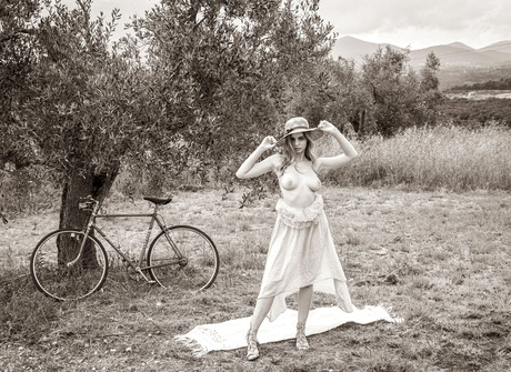 Beautiful nude model from Moldova showing curvy figure outdoors - 3 of 12