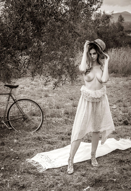 Beautiful nude model from Moldova showing curvy figure outdoors - 4 of 12