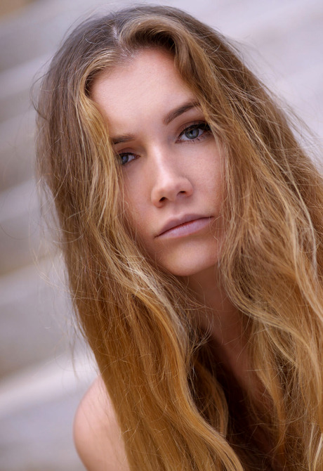 Glamorous erotic babe Mary Rock teasing naked in high heels on stairs - 16 of 16