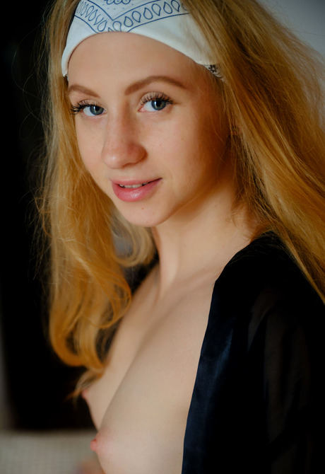 Cute petite blonde Alice Blue playing cards naked in bed - 5 of 16