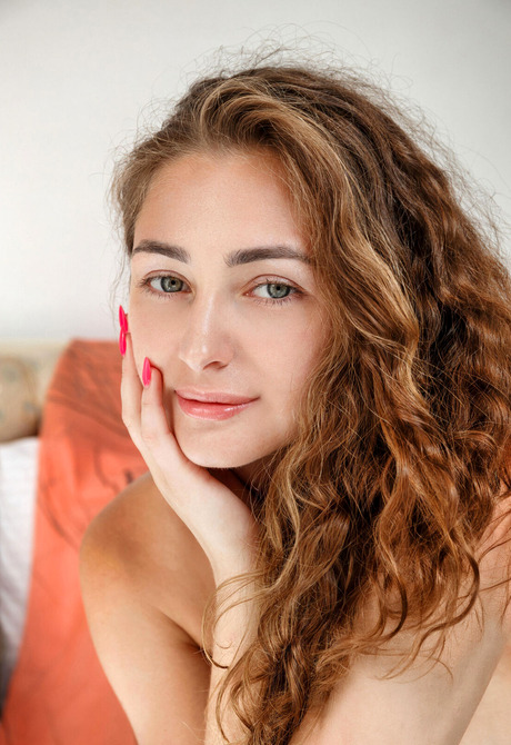 Long-legged Rene Soleil shows her big natural tits along her feet and shaved pussy - 12 of 16