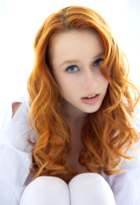 Lila Rouge in Sizzling Sensuality for Met-Art - 5 of 16