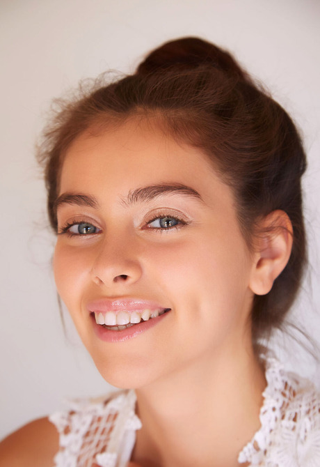 Brunette Foxy Alissa flaunts sexy figure in bedroom and teases with nice ass - 3 of 12