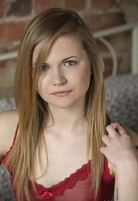 Isabela in Coziest for Met-Art by Deltagamma - 2 of 16