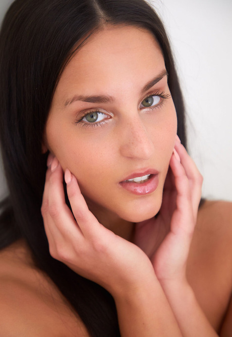 Betzz in Vivacious Allure for Met-Art - 9 of 16