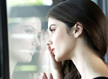 Lavish erotic brunette Bella Donna exhibiting amazing naked figure - 5 of 16