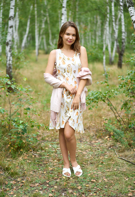 Cute teen poser Yenn Cat teasing in panties and posing nude in nature