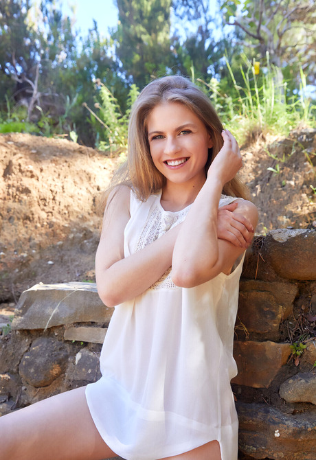 Bonnie Dolce in Sweetest Light for Met-Art