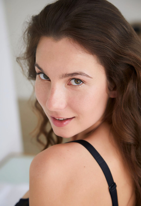 Busty goddess Belka flaunting big breasts and perfect naked body - 4 of 16