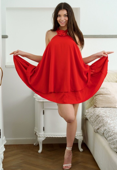Anna Bella in Annas Interview 1 for Met-Art - 1 of 16