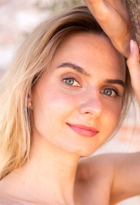 Gorgeous blue eyed beauty Emily Swan teasing naked outdoors - 16 of 16