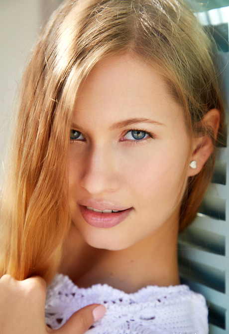 Stella Cardo in Natural Highlight for Met-Art by Erro